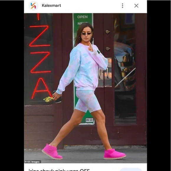 SOLD OuT💓WITH TAGS 💓 UGG®
Women's Classic Ultra Mini Shearling Booties PBSM … - Picture 3 of 13